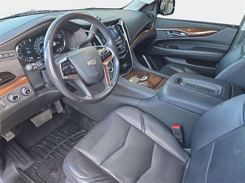 Used 2020 Cadillac Escalade Luxury w/ LPO, Radiant Package image 20
