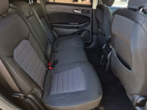 Used 2019 Ford Edge SE image 26