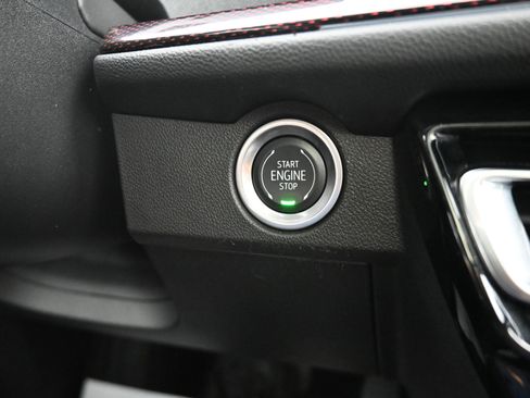 Used 2024 Chevrolet Traverse RS FWD image 19