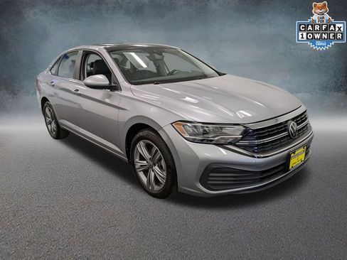 Used 2023 Volkswagen Jetta SE w/ Panoramic Sunroof Package FWD image 3