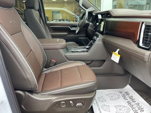 New 2026 GMC Sierra 3500 Denali w/ Denali Reserve Package image 7