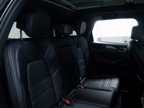 Used 2019 Porsche Cayenne Base image 23