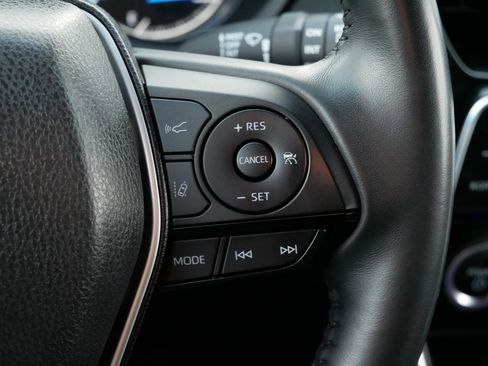 Used 2024 Toyota Venza XLE image 34