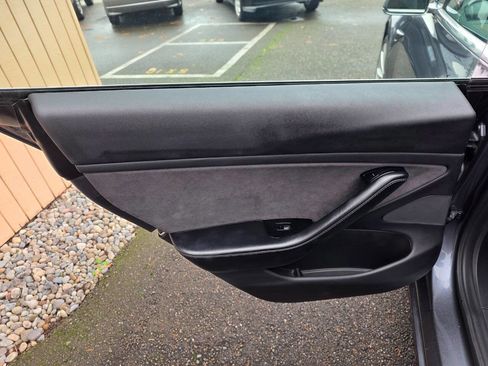 Used 2018 Tesla Model 3 Mid Range image 17