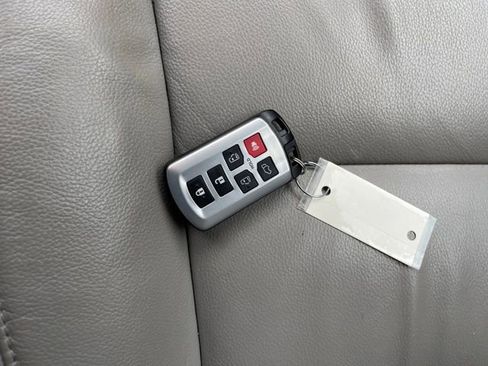 Used 2019 Toyota Sienna XLE Premium image 26