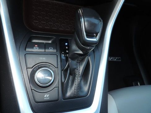 Used 2021 Toyota RAV4 Limited image 29