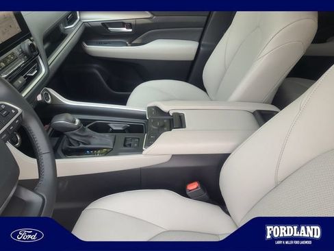 Used 2026 Toyota Grand Highlander AWD image 15