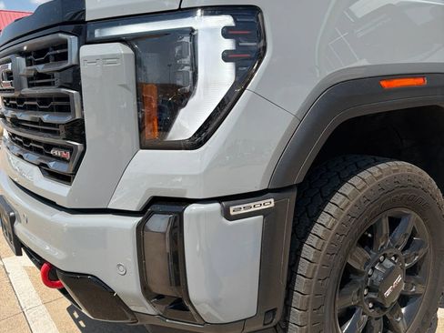 Used 2024 GMC Sierra 2500 AT4 w/ AT4 Premium Plus Package AWD/4WD image 28