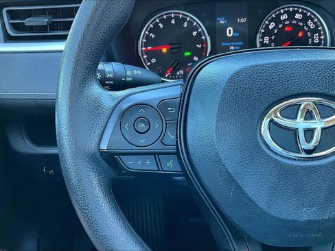 Used 2020 Toyota RAV4 XLE image 23