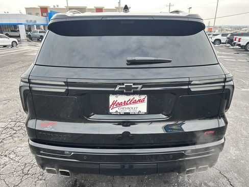 Used 2025 Chevrolet Traverse RS image 6