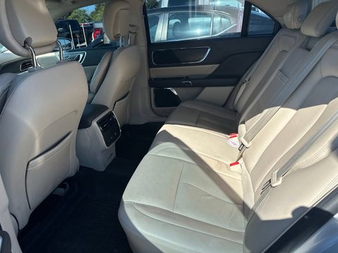 Used 2017 Lincoln Continental Select w/ Climate Package AWD/4WD image 7
