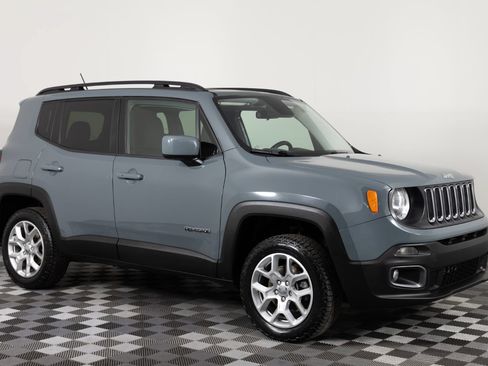 Used 2017 Jeep Renegade Latitude w/ Trailer Tow Group AWD/4WD image 10
