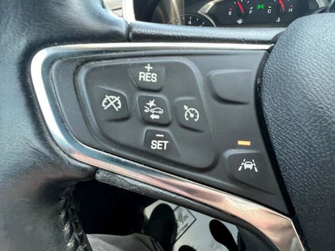 Used 2020 Chevrolet Equinox LT w/ Driver Convenience Package image 18