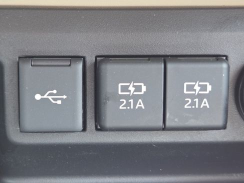Used 2020 Toyota Highlander XLE AWD/4WD image 6