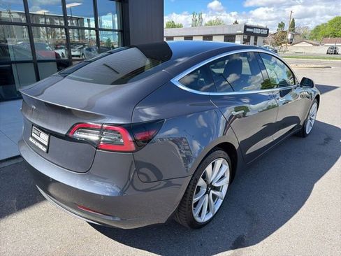 Used 2018 Tesla Model 3 Mid Range image 9