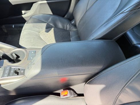 Used 2023 Toyota Camry XSE FWD image 14