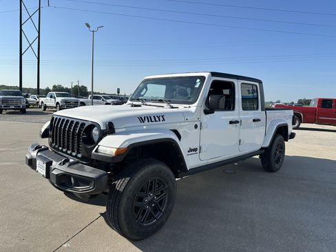 Used 2022 Jeep Gladiator Sport AWD/4WD image 6