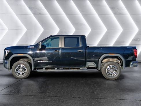 Used 2024 GMC Sierra 3500 Pro image 3