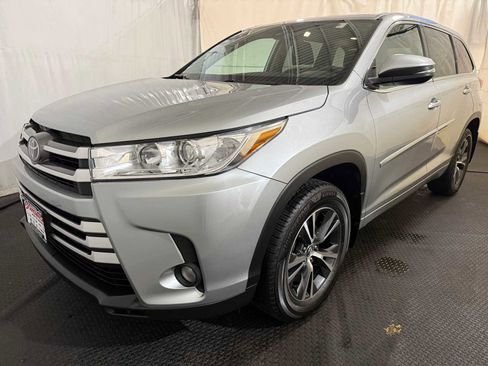 Used 2018 Toyota Highlander LE image 1