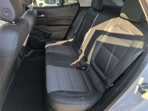 Used 2025 Chevrolet Trax LT w/ LT Convenience Package image 29