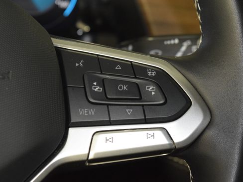 Used 2025 Volkswagen Atlas SE image 23