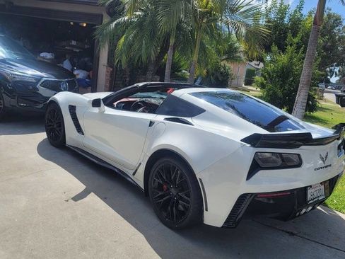 Used 2017 Chevrolet Corvette Z06 image 1