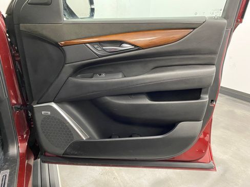 Used 2019 Cadillac Escalade ESV Premium Luxury image 46