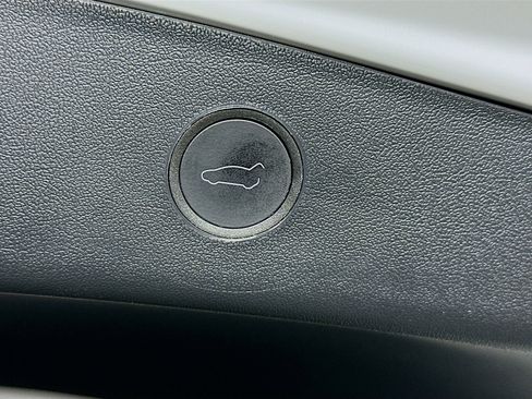 Used 2023 Tesla Model 3 Standard Range image 29