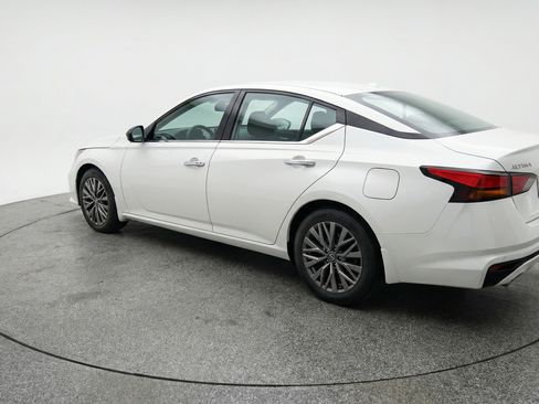 Used 2025 Nissan Altima 2.5 SV image 6
