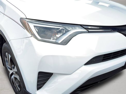 Used 2016 Toyota RAV4 LE AWD/4WD image 11