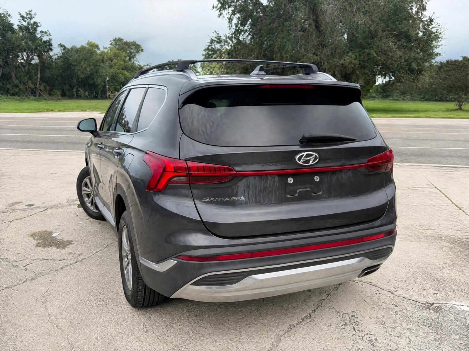 Used 2021 Hyundai Santa Fe SEL w/ Convenience Package FWD image 4