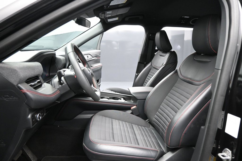 Certified 2026 Ford Explorer ST-Line w/ ST-Line Street Pack AWD/4WD image 9