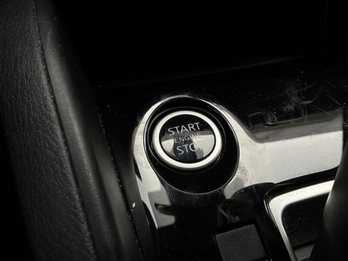 Used 2025 Nissan Versa SV FWD image 21