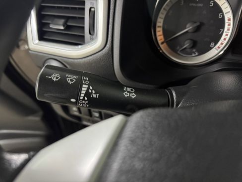 Used 2017 Nissan Titan SV image 58