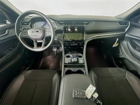 New 2025 Jeep Grand Cherokee Altitude image 21