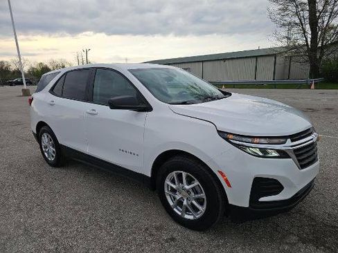 Used 2024 Chevrolet Equinox LS image 2