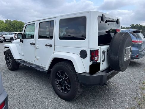 Used 2018 Jeep Wrangler Unlimited Sahara AWD/4WD image 3