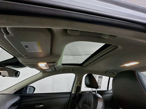 Used 2024 Nissan Sentra SR w/ SR Premium Package image 24