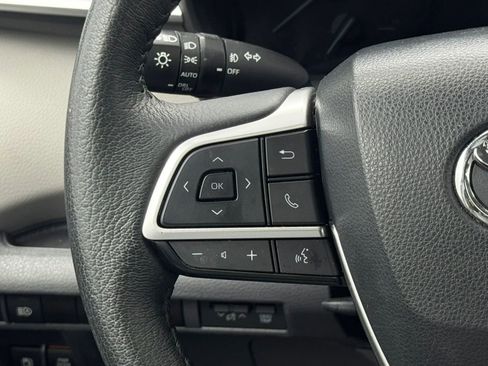Used 2023 Toyota Sienna XLE AWD/4WD image 16
