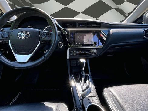 Used 2018 Toyota Corolla XLE FWD image 14