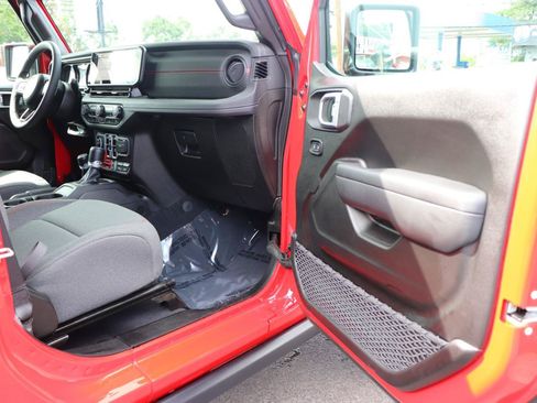 Used 2026 Jeep Wrangler Unlimited Rubicon AWD/4WD image 15