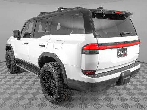 Used 2024 Lexus GX 550 image 8