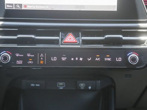 Certified 2023 Kia Niro EX Touring FWD image 14