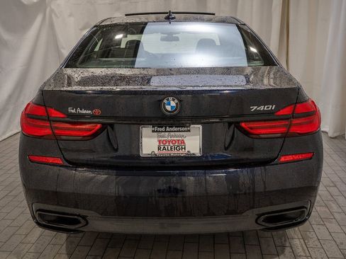 Used 2019 BMW 740i w/ M Sport Package image 4