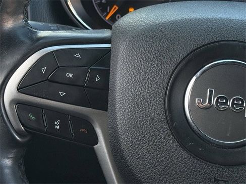 Used 2018 Jeep Grand Cherokee Laredo image 11