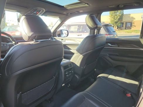 New 2026 Jeep Grand Cherokee Altitude image 11