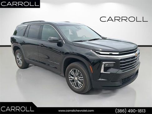 Used 2025 Chevrolet Traverse LT FWD image 1