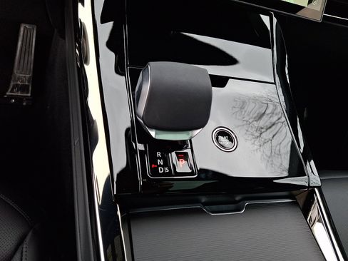 Used 2025 Land Rover Range Rover Sport Dynamic SE image 15