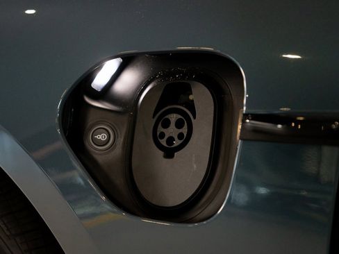 New 2025 Porsche Taycan image 13