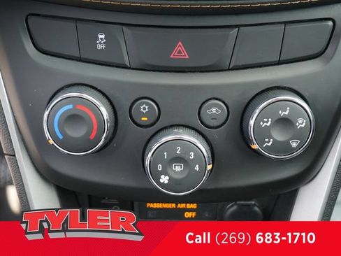 Used 2022 Chevrolet Trax LT w/ LT Convenience Package AWD/4WD image 28